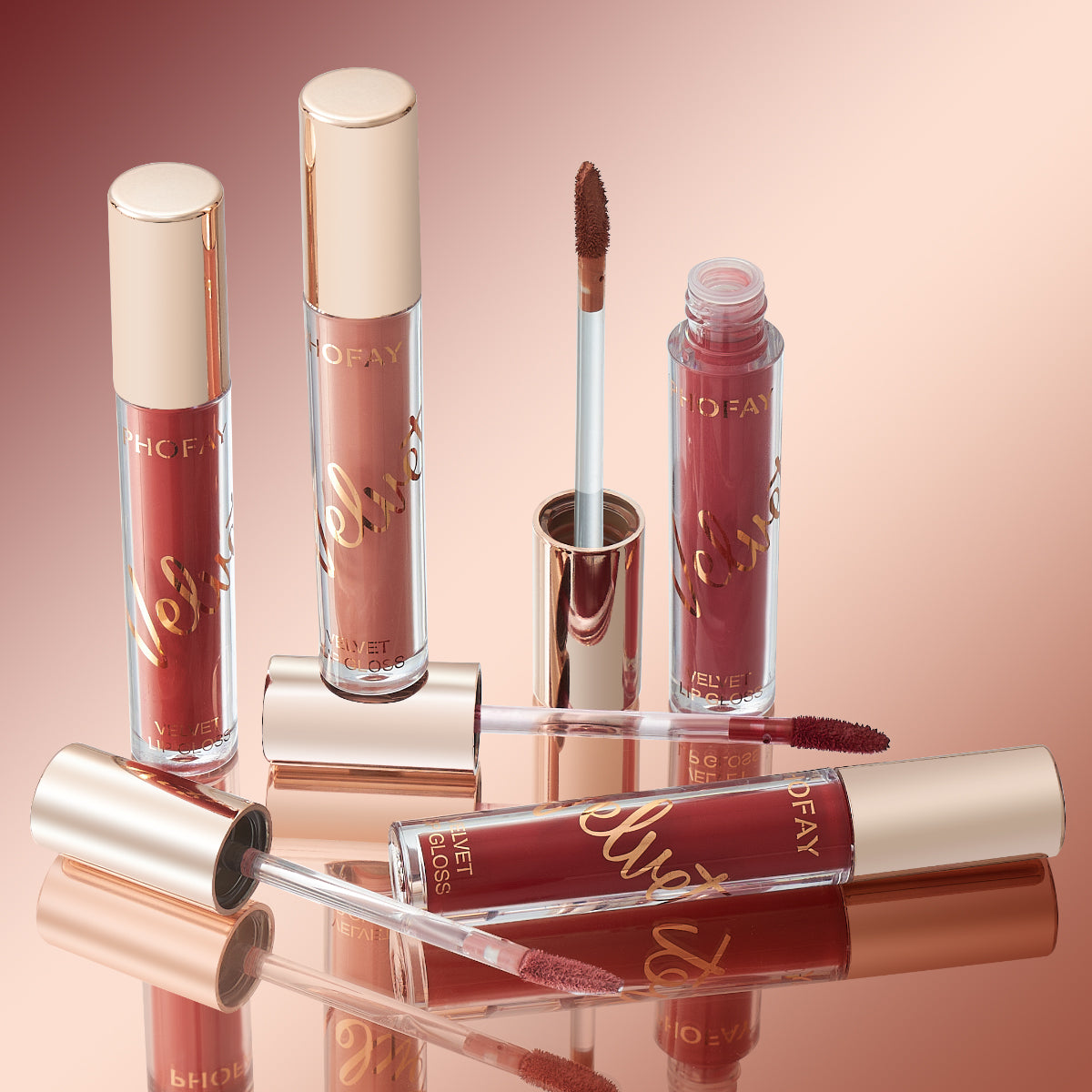 Gloss Labial Velvet con Brillo Aterciopelado y Acabado Suave